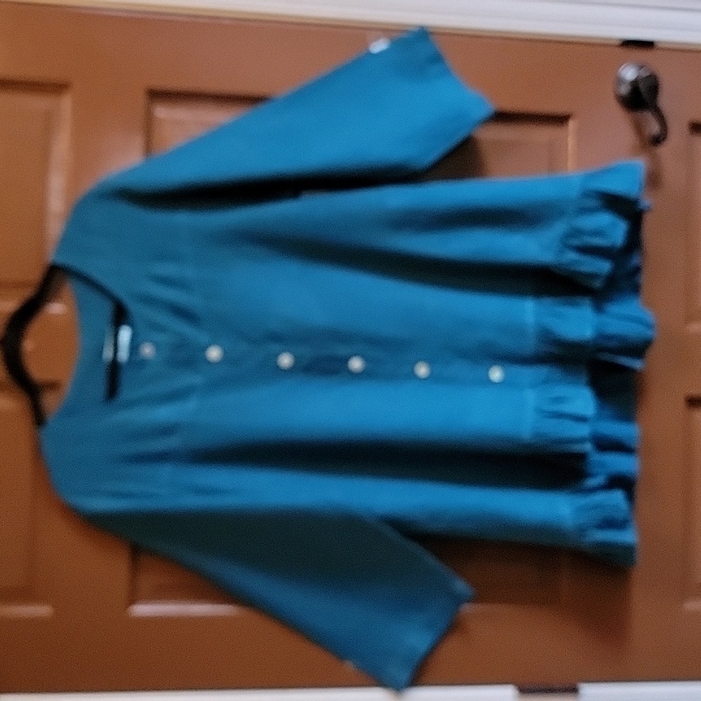 Mosaic-Linen teal buttoned down front, ruffled bottom, long sleeved jkt. Size M.